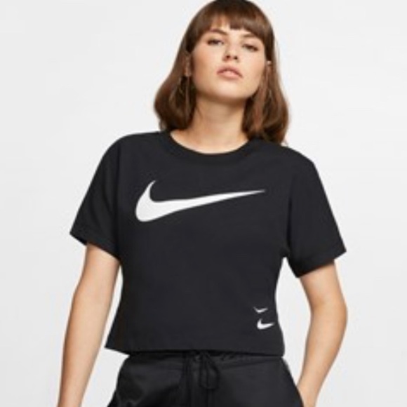 Nike Black Cropped Logo Short Sleeve Tee Sz Medium - Picture 1 of 4